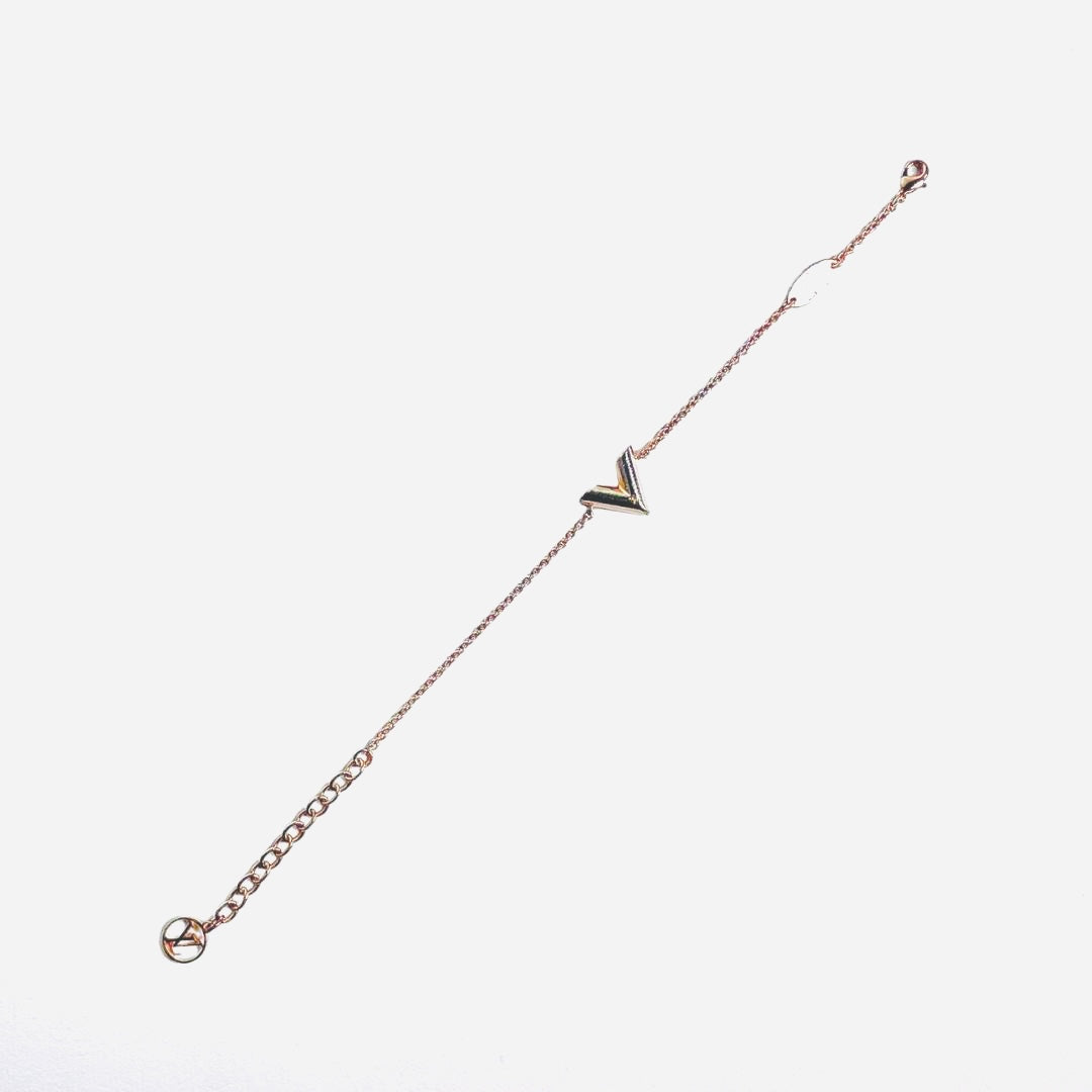 Louis Vuitton LV Essential V Monogram Logo Rose Gold Chain Bracelet