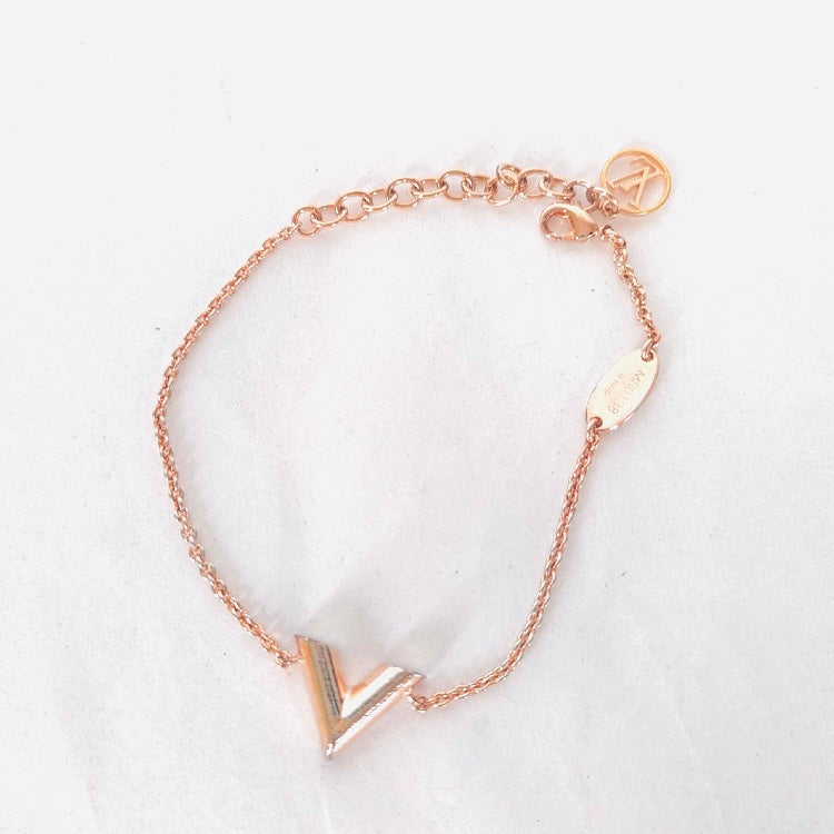 Louis Vuitton LV Essential V Monogram Logo Rose Gold Chain Bracelet