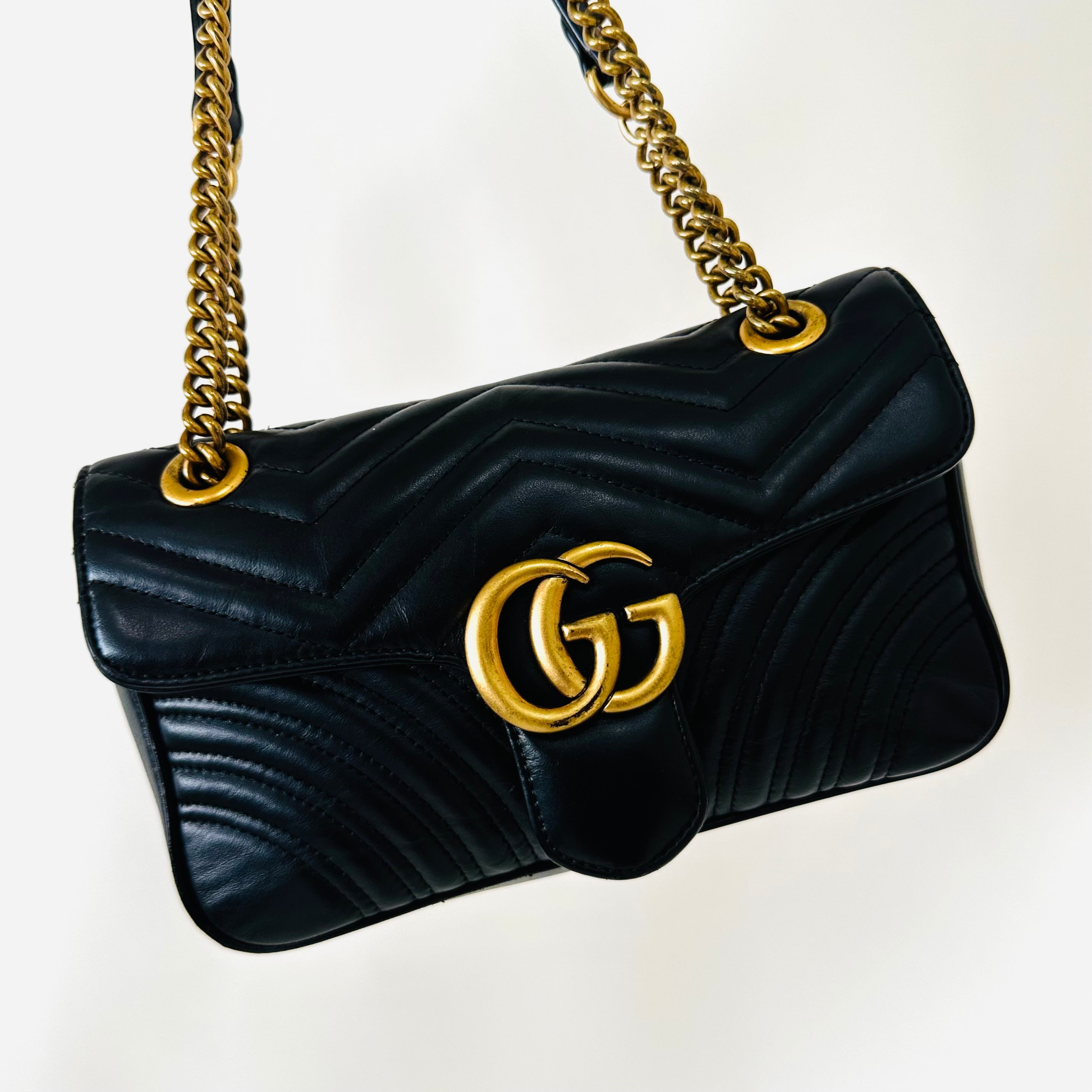 Gucci shoulder hot sale sling bag