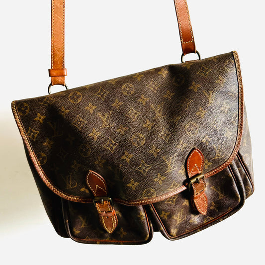 Louis Vuitton LV Sac Bazas Gibeciere Monogram Logo GHW Flap Vintage Shoulder Sling Bag