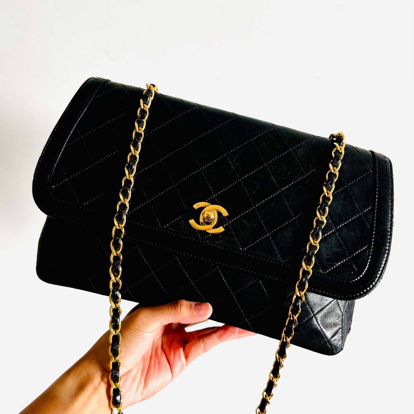 Chanel Black GHW CC Logo Medium Quilted Lambskin Classic Turnlock Vintage Flap Shoulder Sling Bag 1s