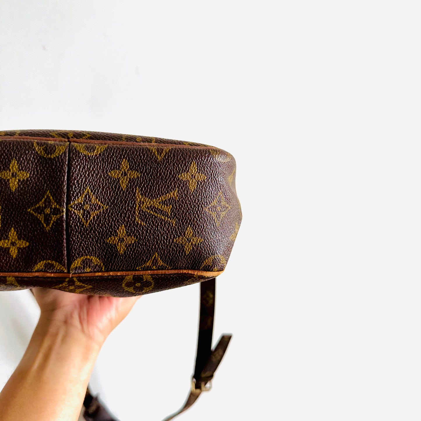 Louis Vuitton LV Danube Monogram Logo GHW Vintage Camera Messenger Shoulder Sling Bag