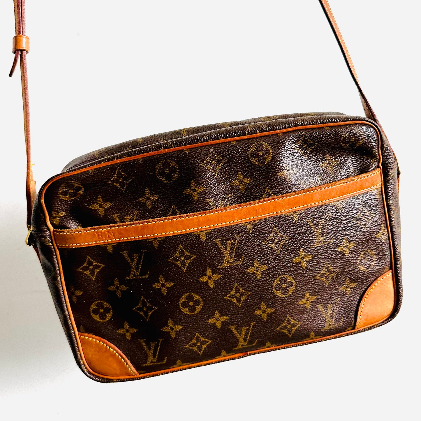 Louis Vuitton LV Trocadero Monogram Logo GHW Camera Shoulder Sling Bag