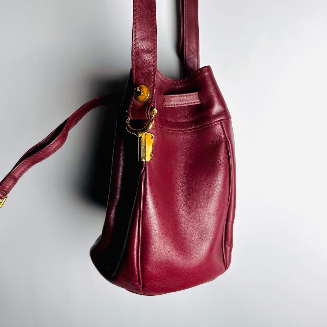 Cartier Must / Mast de Cartier Burgundy Maroon Red GHW Smooth Leather Bucket Shoulder Sling Bag