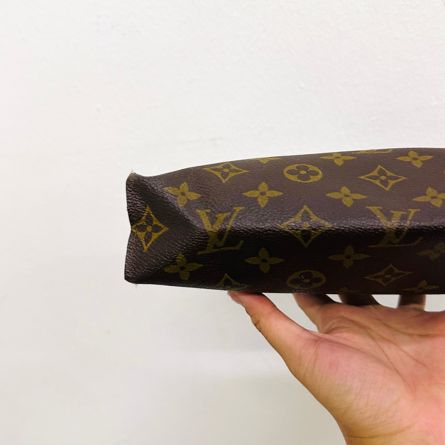 Louis Vuitton LV Monogram Logo GHW Toiletry 26 Pouch Clutch Case