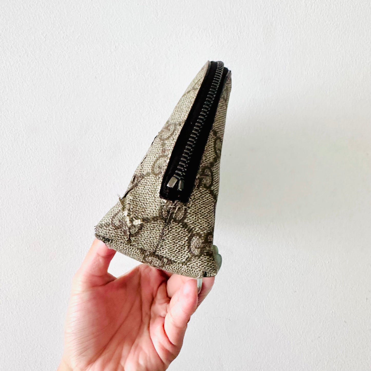 Gucci Beige Supreme GG Monogram Logo Zip Pouch