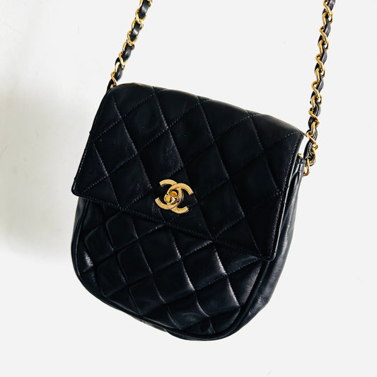 Chanel Black GHW Mini Classic Single Flap Quilted Lambskin CC Logo Turnlock Vintage Shoulder Sling Bag 1s