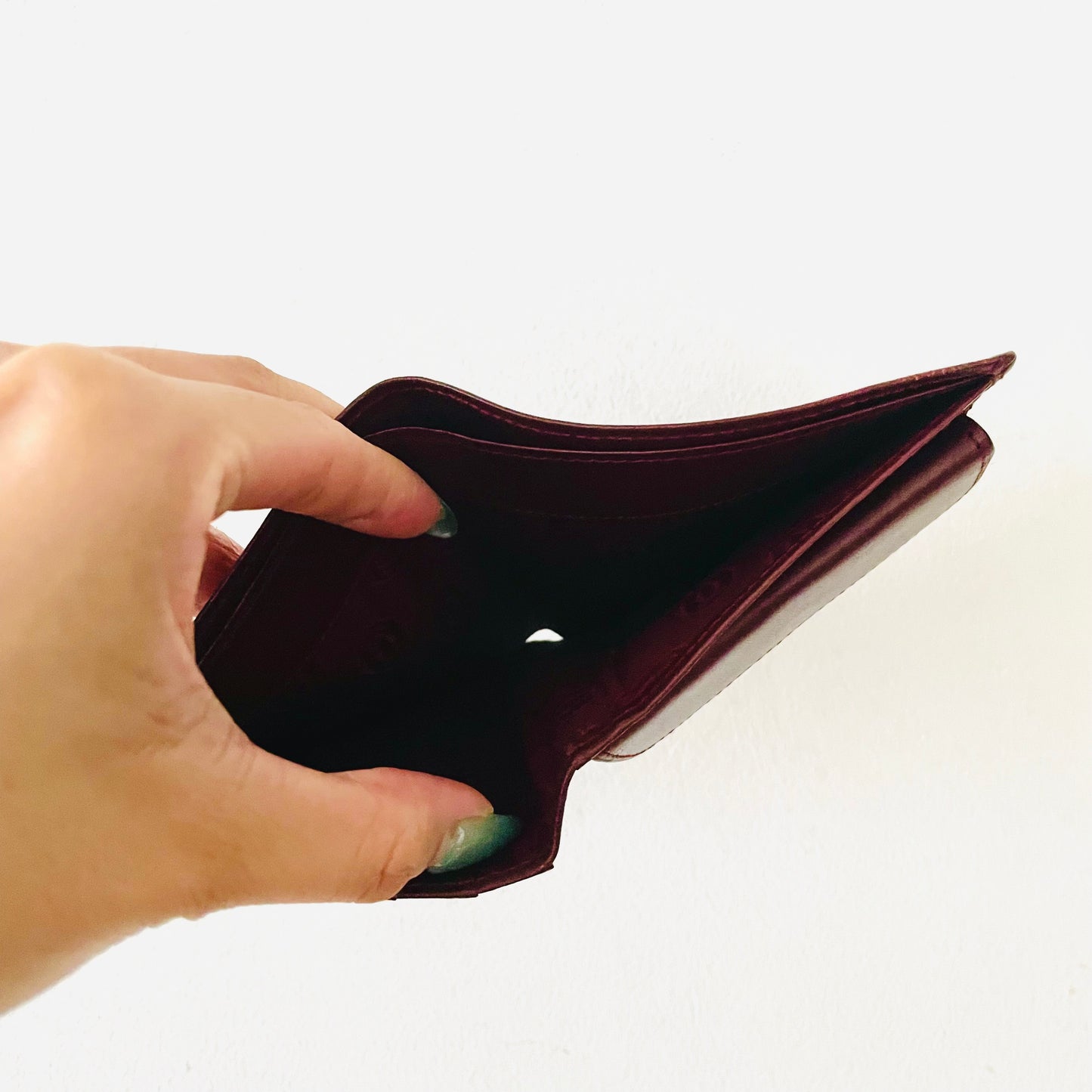 Cartier Must / Mast de Cartier Maroon Burgundy GHW Smooth Leather Bifold Compact Wallet