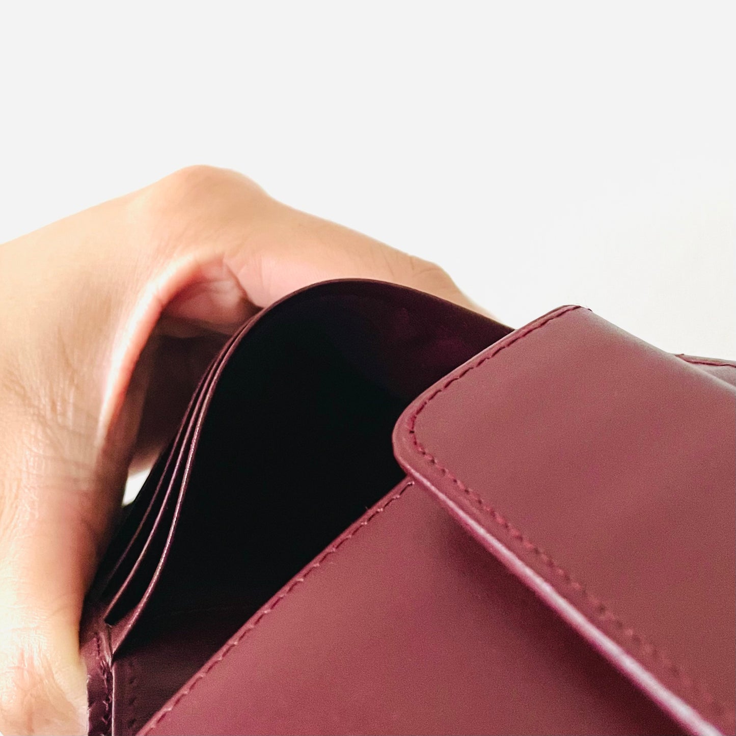 Cartier Must / Mast de Cartier Maroon Burgundy GHW Smooth Leather Bifold Compact Wallet