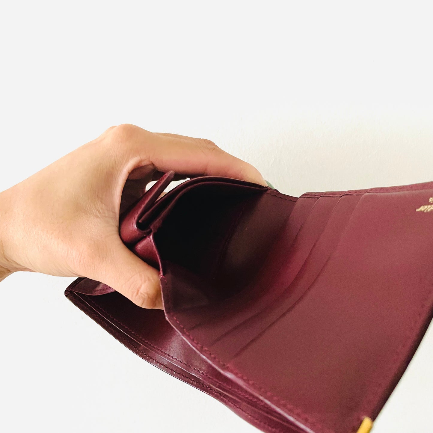 Cartier Must / Mast de Cartier Maroon Burgundy GHW Smooth Leather Bifold Compact Wallet