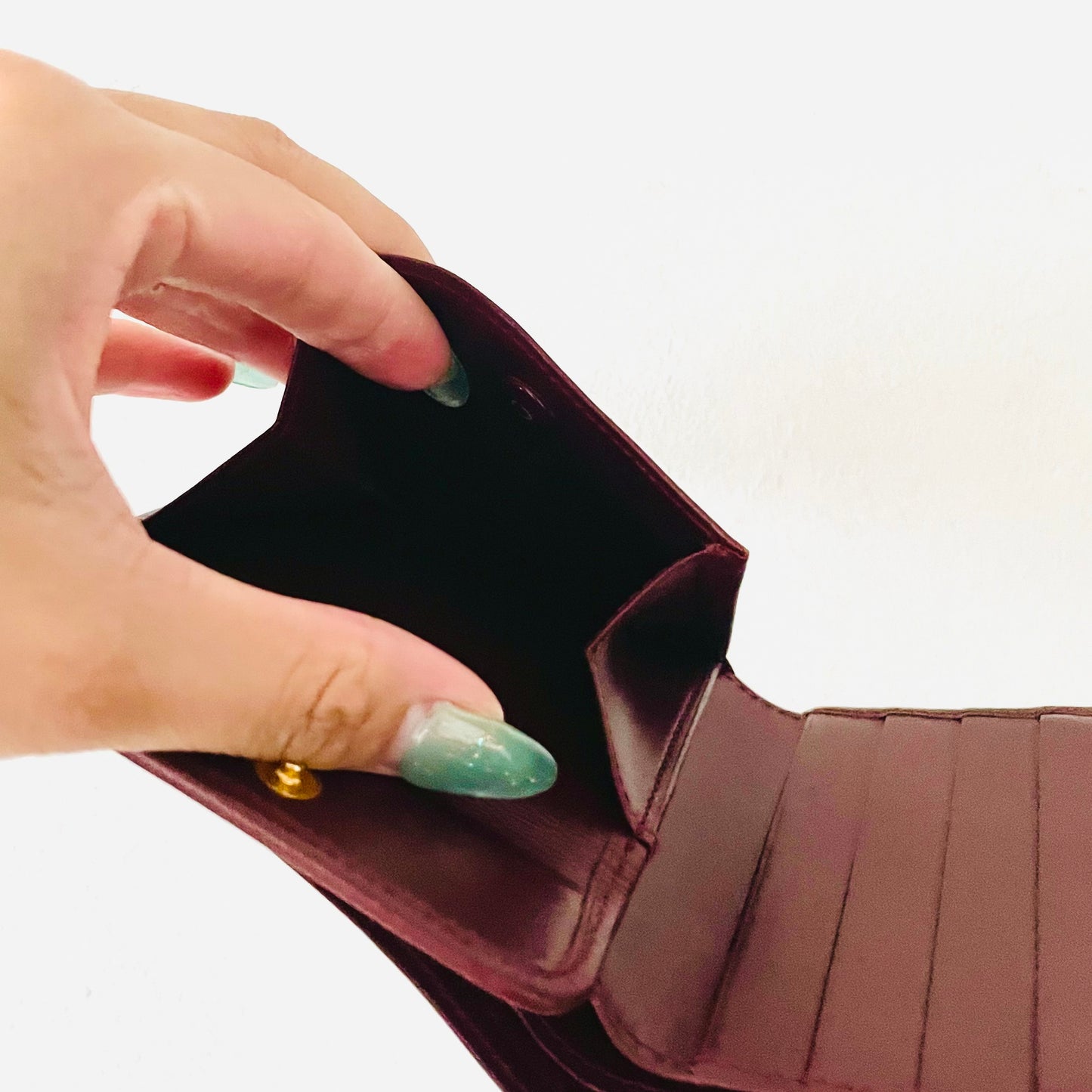 Cartier Must / Mast de Cartier Maroon Burgundy GHW Smooth Leather Bifold Compact Wallet