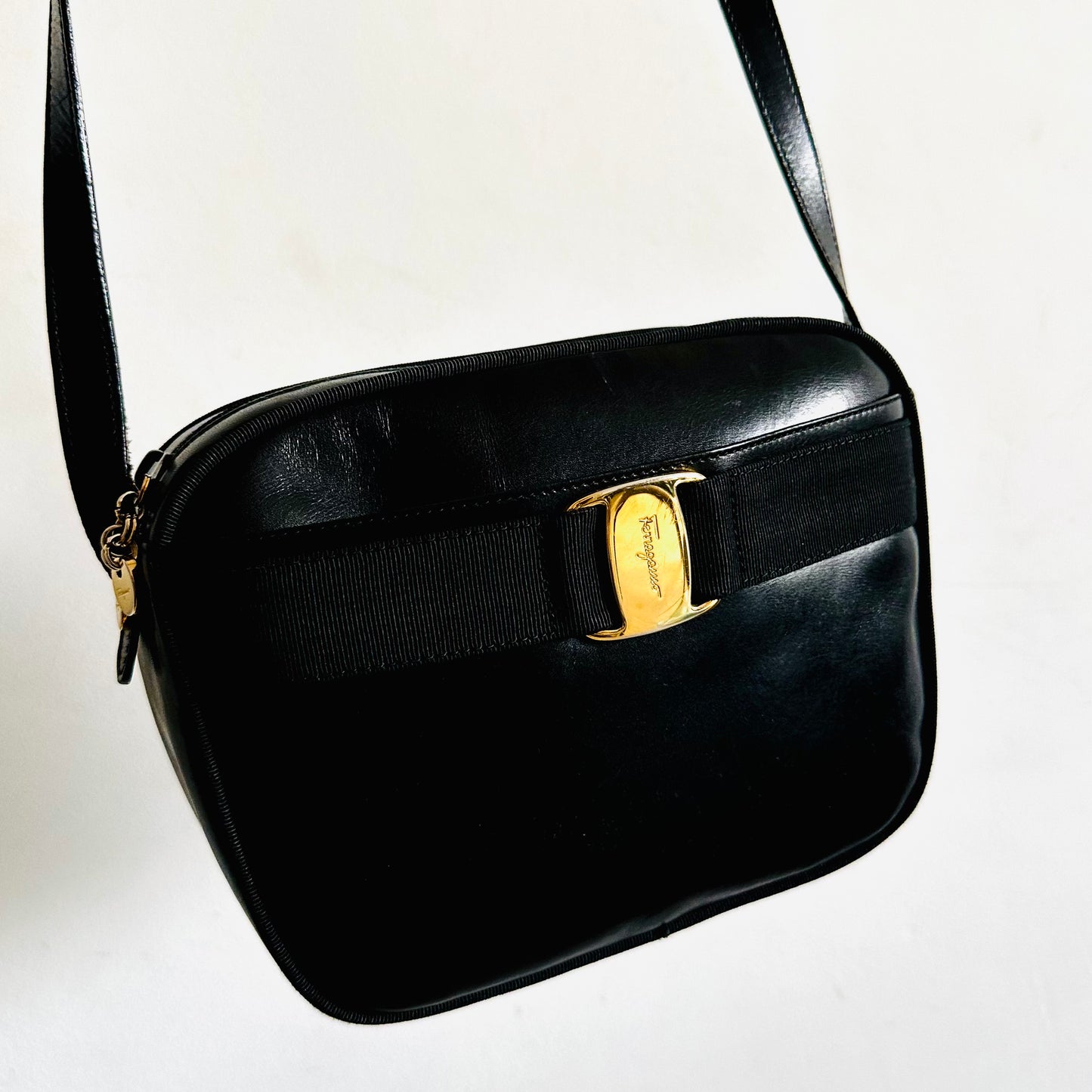 Salvatore Ferragamo Vara Black GHW Bow Smooth Leather Shoulder Sling Camera Bag