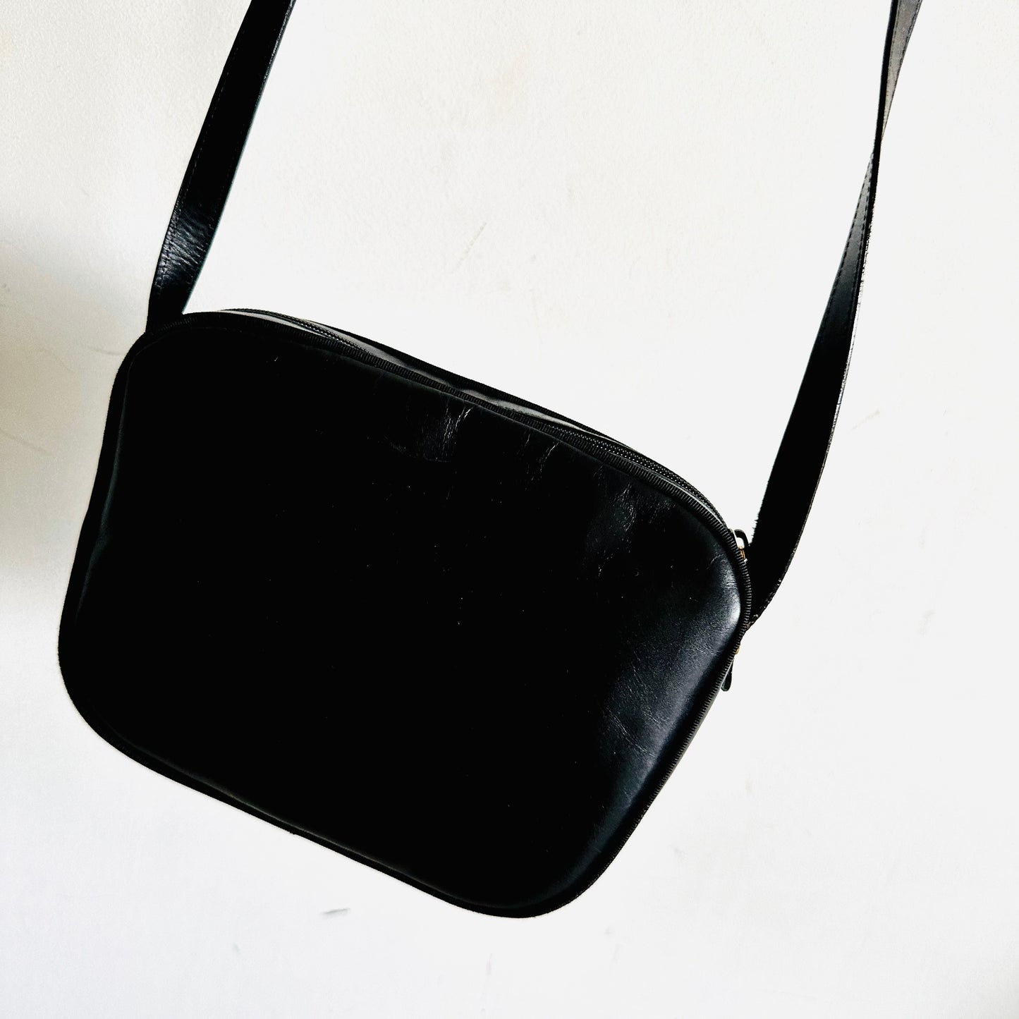 Salvatore Ferragamo Vara Black GHW Bow Smooth Leather Shoulder Sling Camera Bag