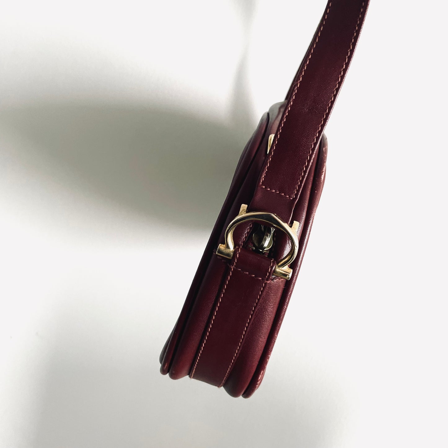 Cartier Mast / Must de Cartier Burgundy Maroon Red GHW Smooth Leather Shoulder Sling Bag