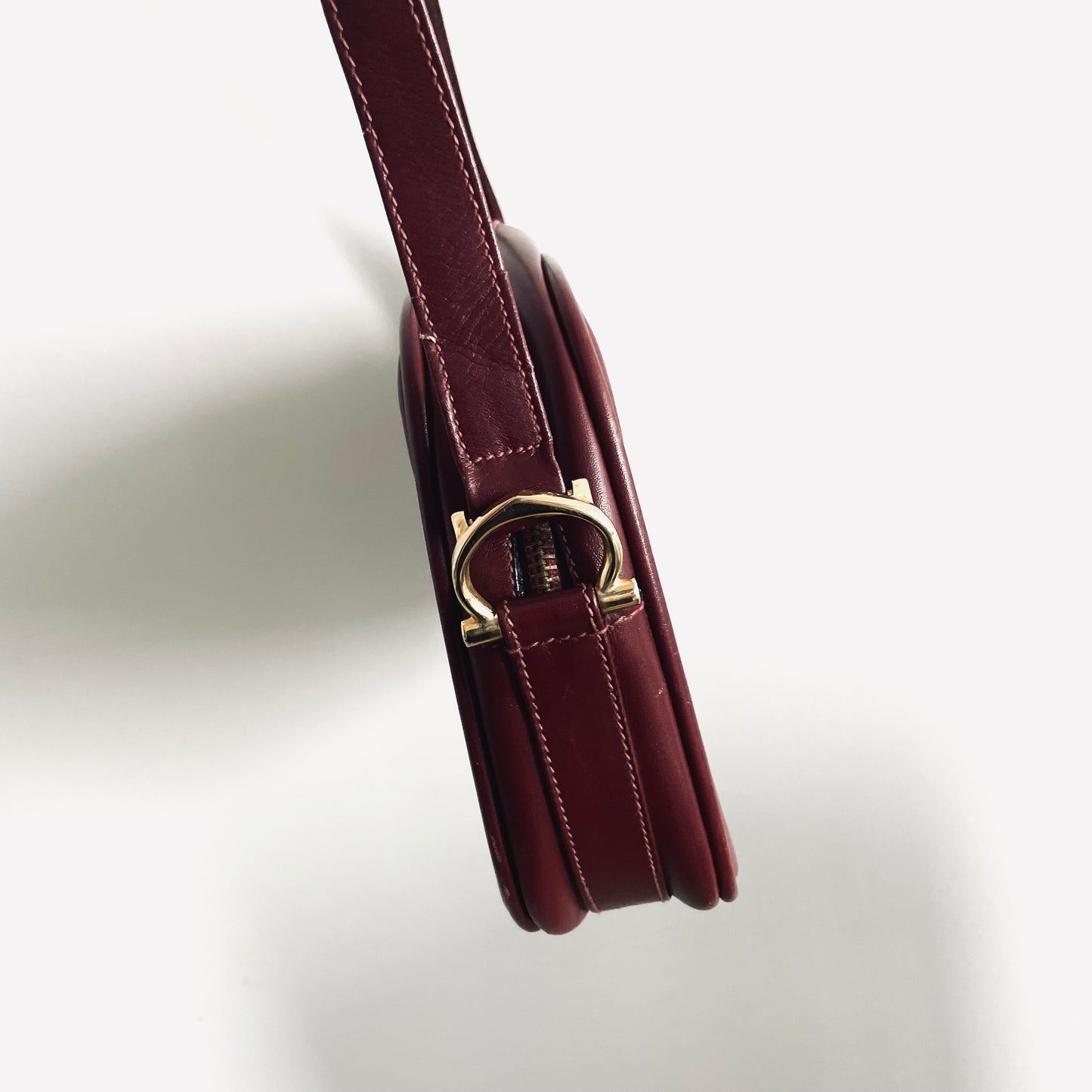 Cartier Mast / Must de Cartier Burgundy Maroon Red GHW Smooth Leather Shoulder Sling Bag