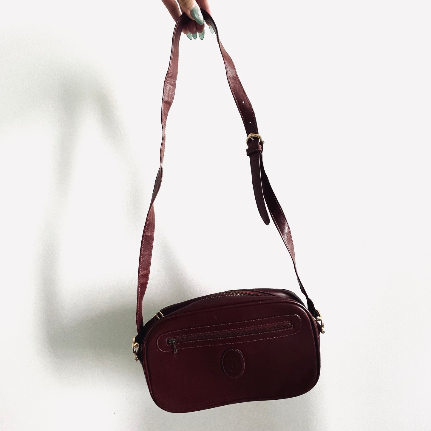 Cartier Mast / Must de Cartier Burgundy Maroon Red GHW Smooth Leather Shoulder Sling Bag