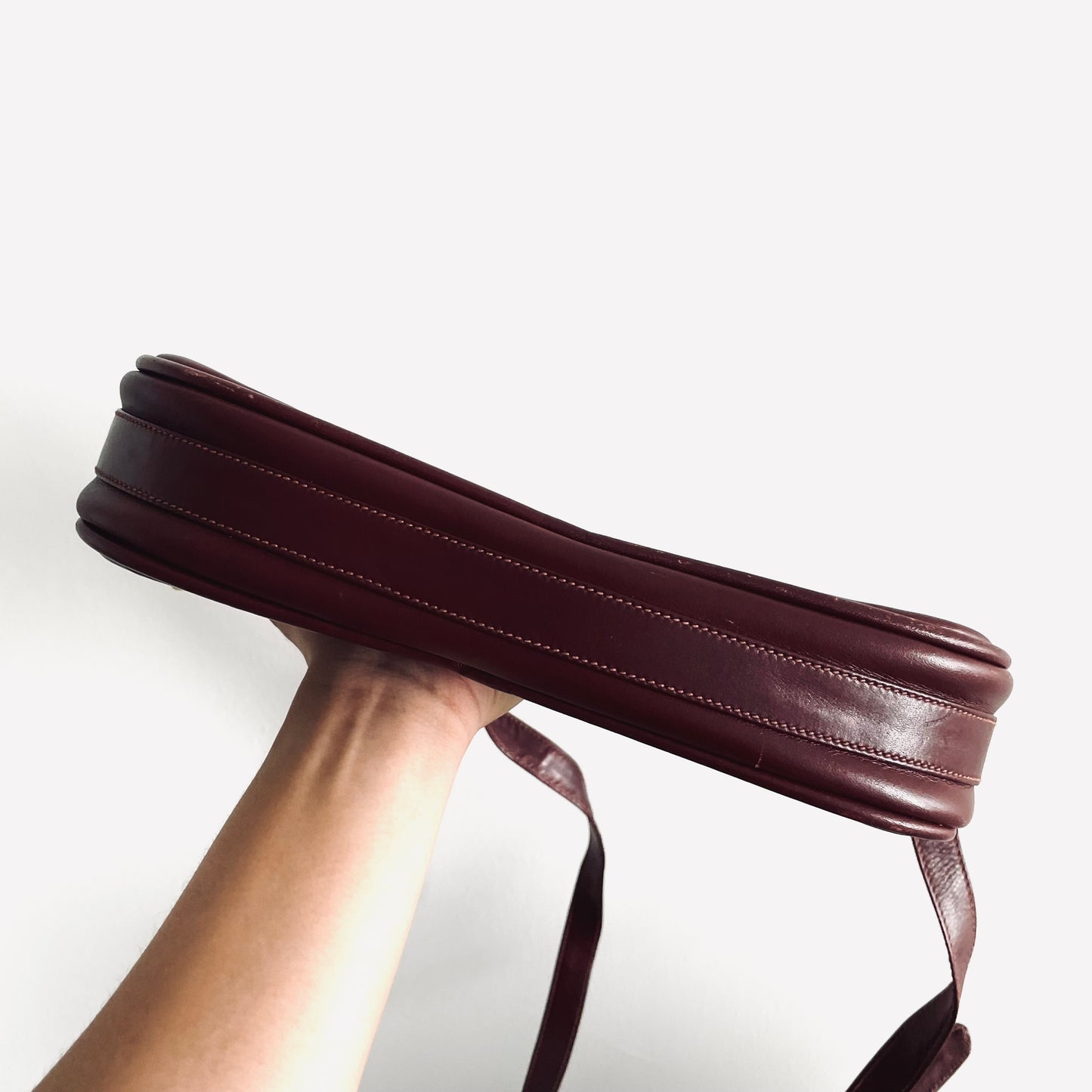 Cartier Mast / Must de Cartier Burgundy Maroon Red GHW Smooth Leather Shoulder Sling Bag