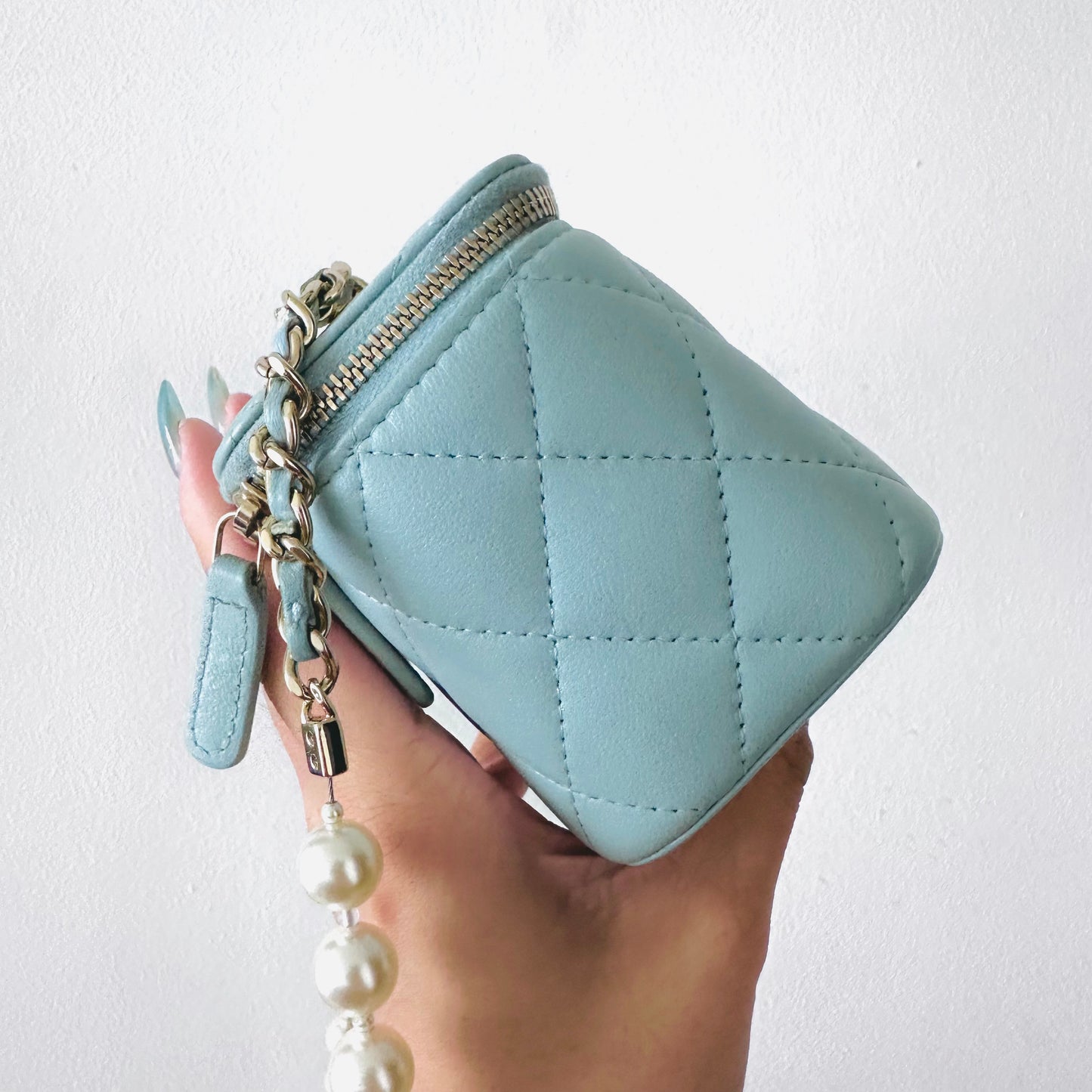 Chanel 22P Sky Blue GHW Pearl Chain CC Logo Quilted Lambskin Pearl Chain Vanity Case Sling Bag 32s