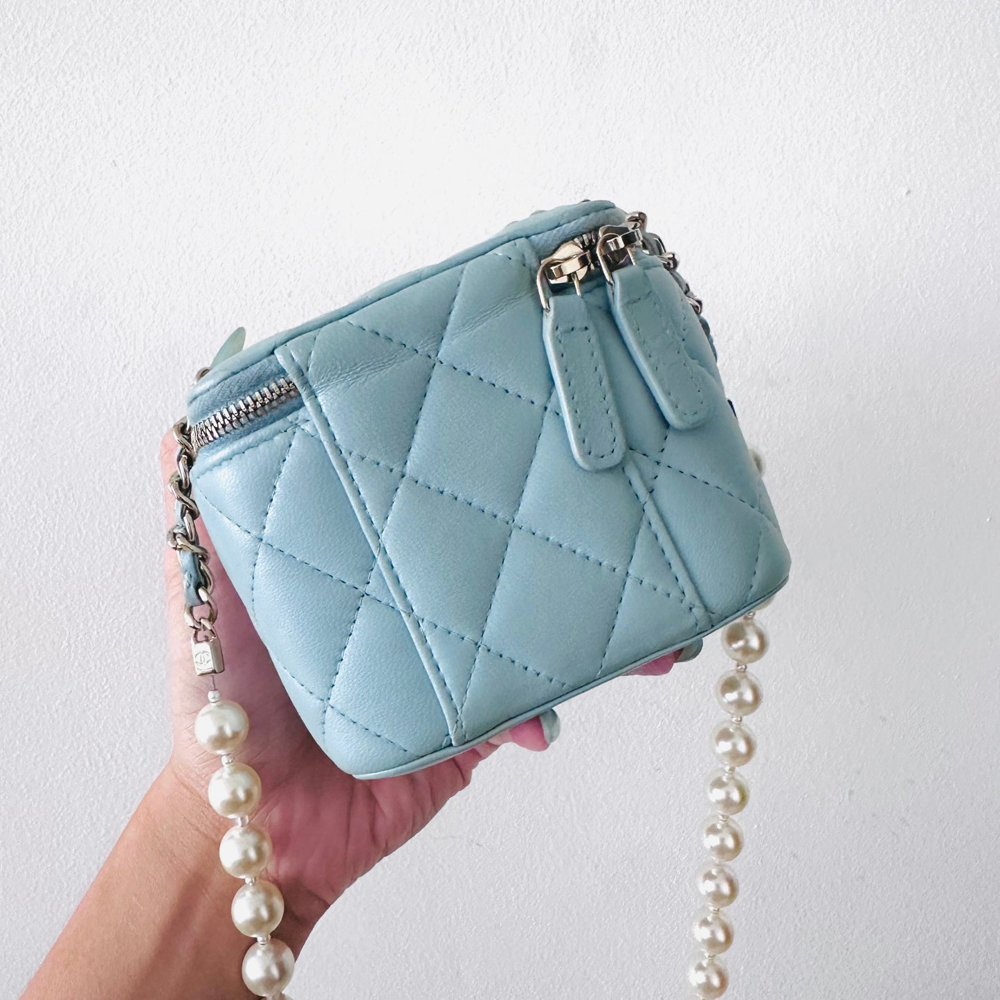 Chanel 22P Sky Blue GHW Pearl Chain CC Logo Quilted Lambskin Pearl Chain Vanity Case Sling Bag 32s