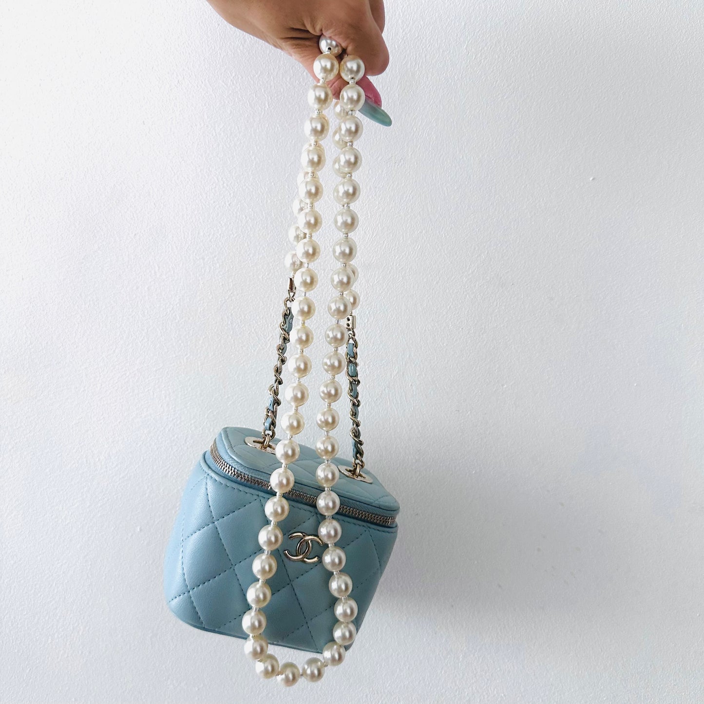 Chanel 22P Sky Blue GHW Pearl Chain CC Logo Quilted Lambskin Pearl Chain Vanity Case Sling Bag 32s