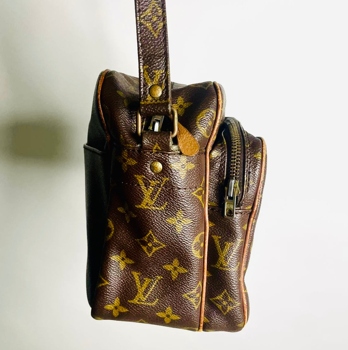 Louis Vuitton LV Reporter Nile Monogram Logo GHW Camera Messenger Shoulder Sling Bag