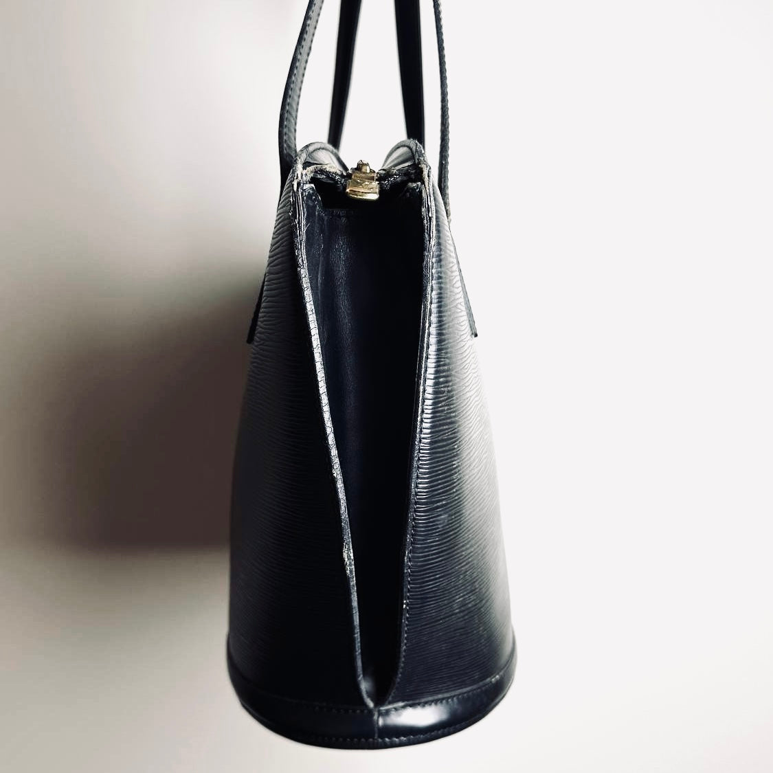 Louis Vuitton LV Black GHW Saint Jacques Epi Leather Monogram Logo Bucket Shopper Shoulder Tote Bag