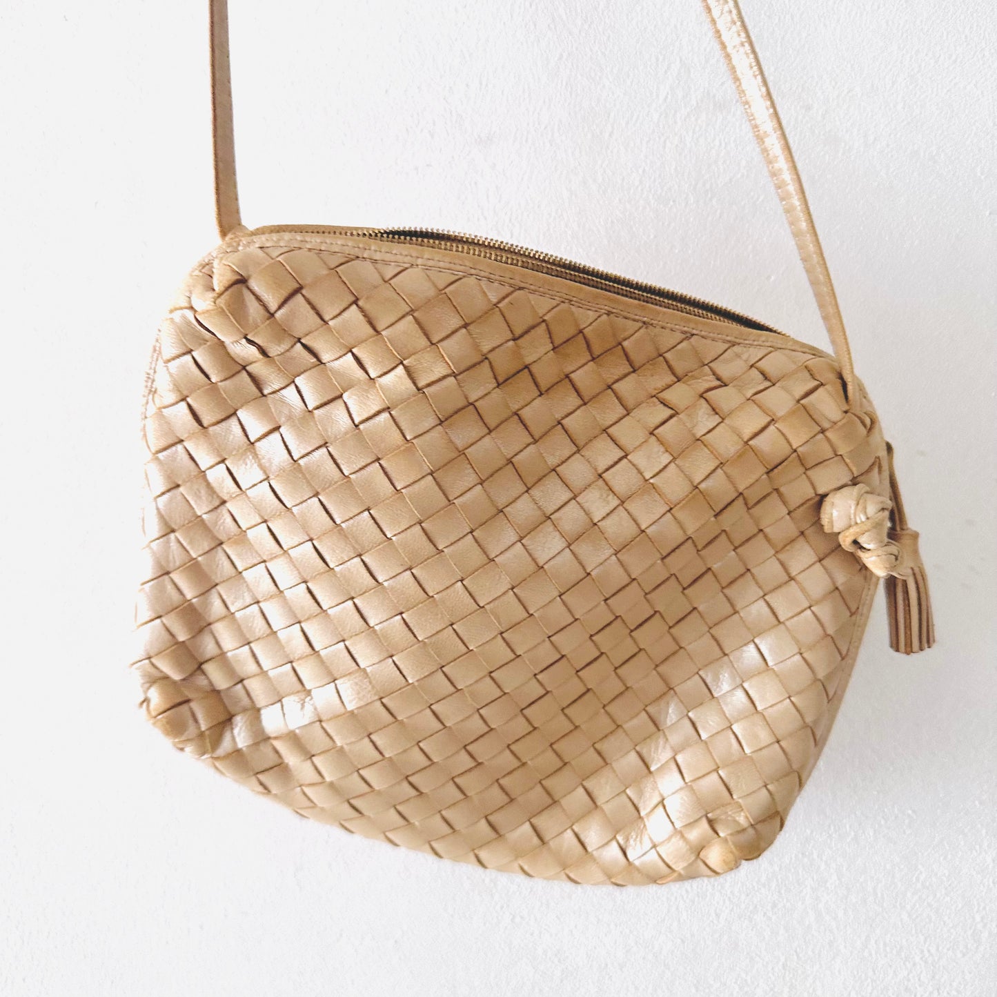 Bottega Veneta BV Beige Intrecciato Nappa Woven Leather Nodini Shoulder Sling Bag