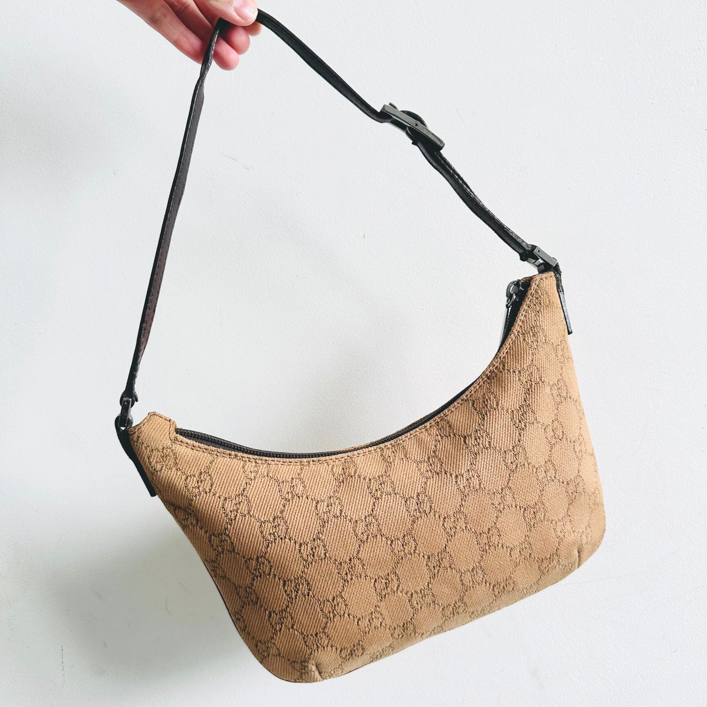 Gucci Beige GG Monogram Logo Pochette Hobo Baguette Shoulder Bag