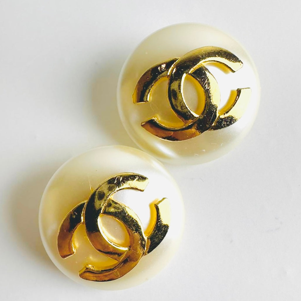Chanel Gold Giant CC Monogram Logo Large Round Vintage Clip On Earrings