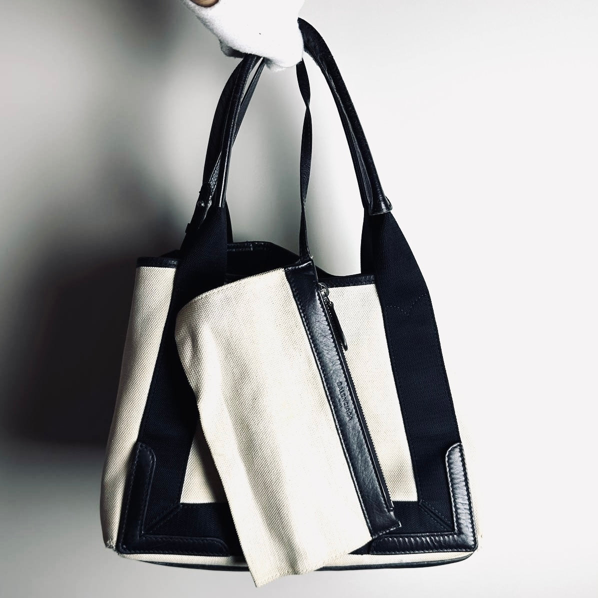 Balenciaga Cabas Black / White Logo Small S Structured Shoulder Tote Bag With Pouch