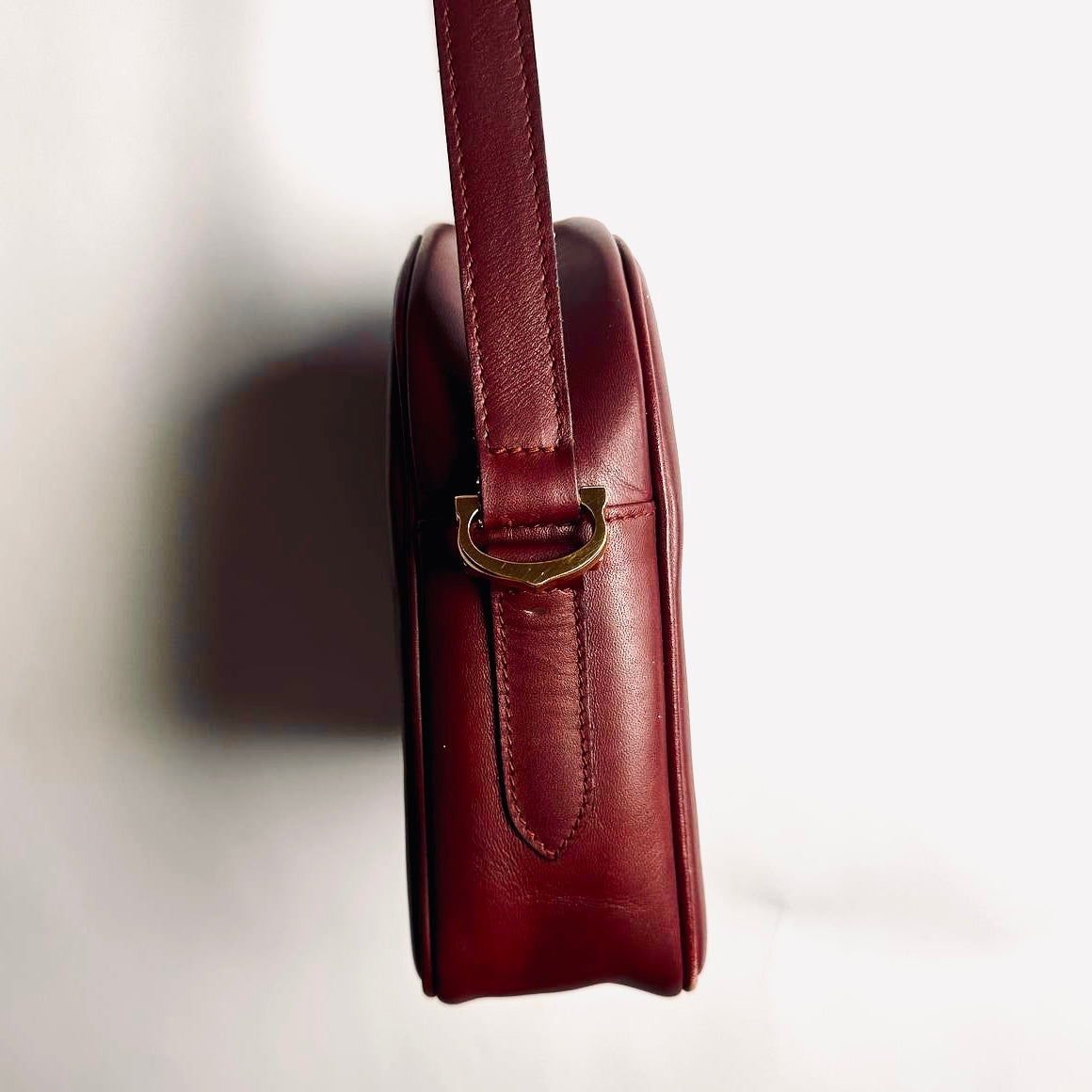 Cartier Must / Mast de Cartier Burgundy Red Maroon GHW Smooth Leather Zip Shoulder Sling Bag