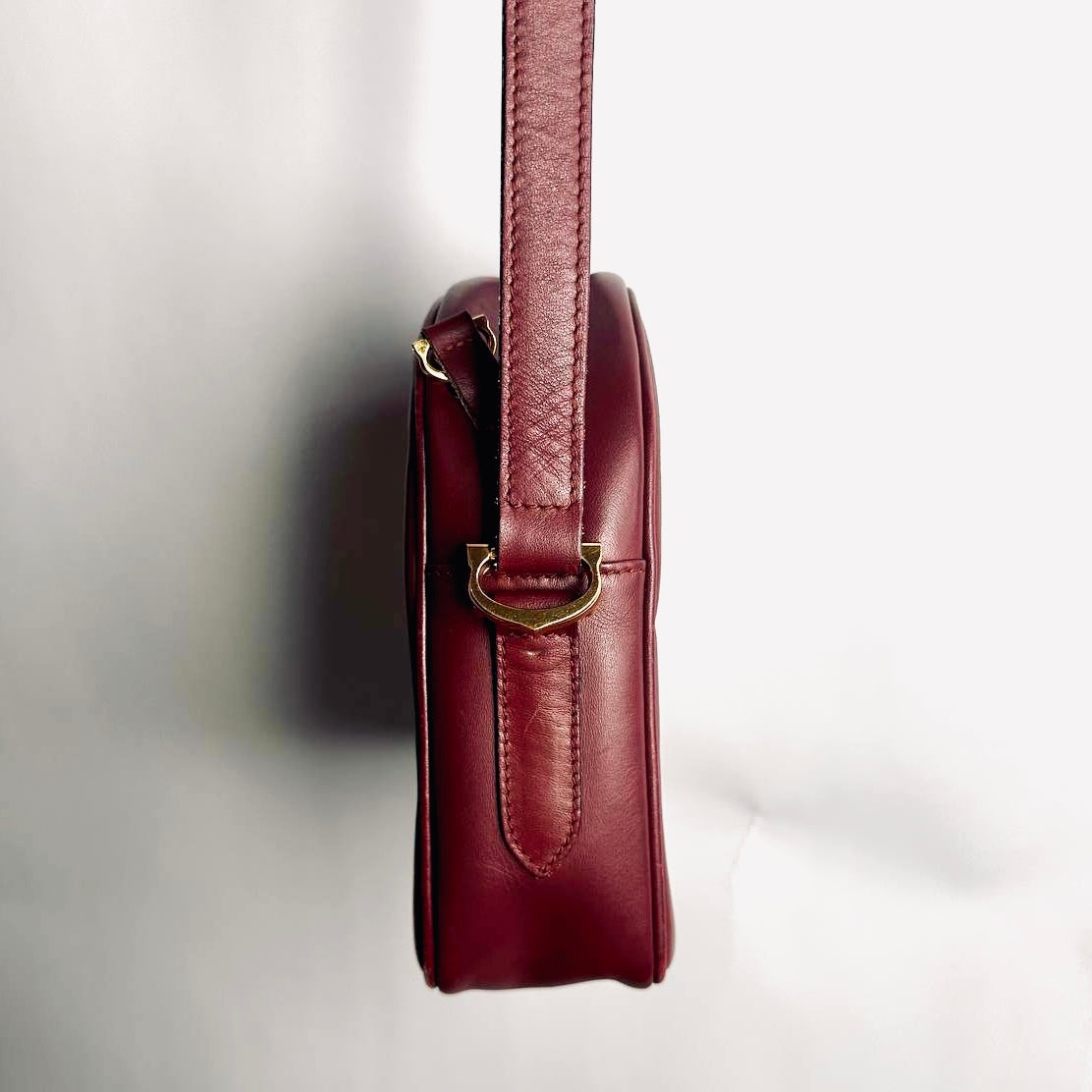 Cartier Must / Mast de Cartier Burgundy Red Maroon GHW Smooth Leather Zip Shoulder Sling Bag