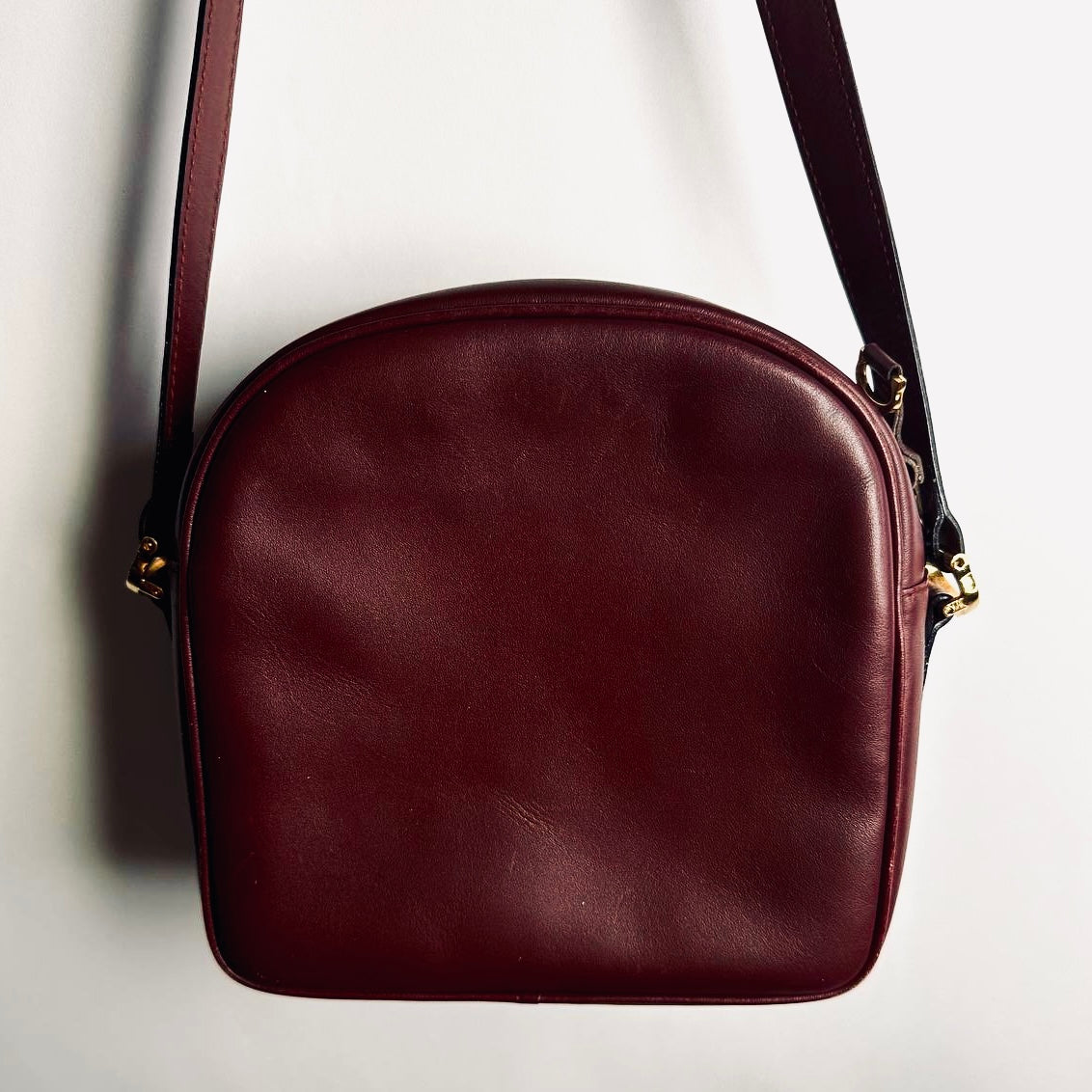 Cartier Must / Mast de Cartier Burgundy Red Maroon GHW Smooth Leather Zip Shoulder Sling Bag