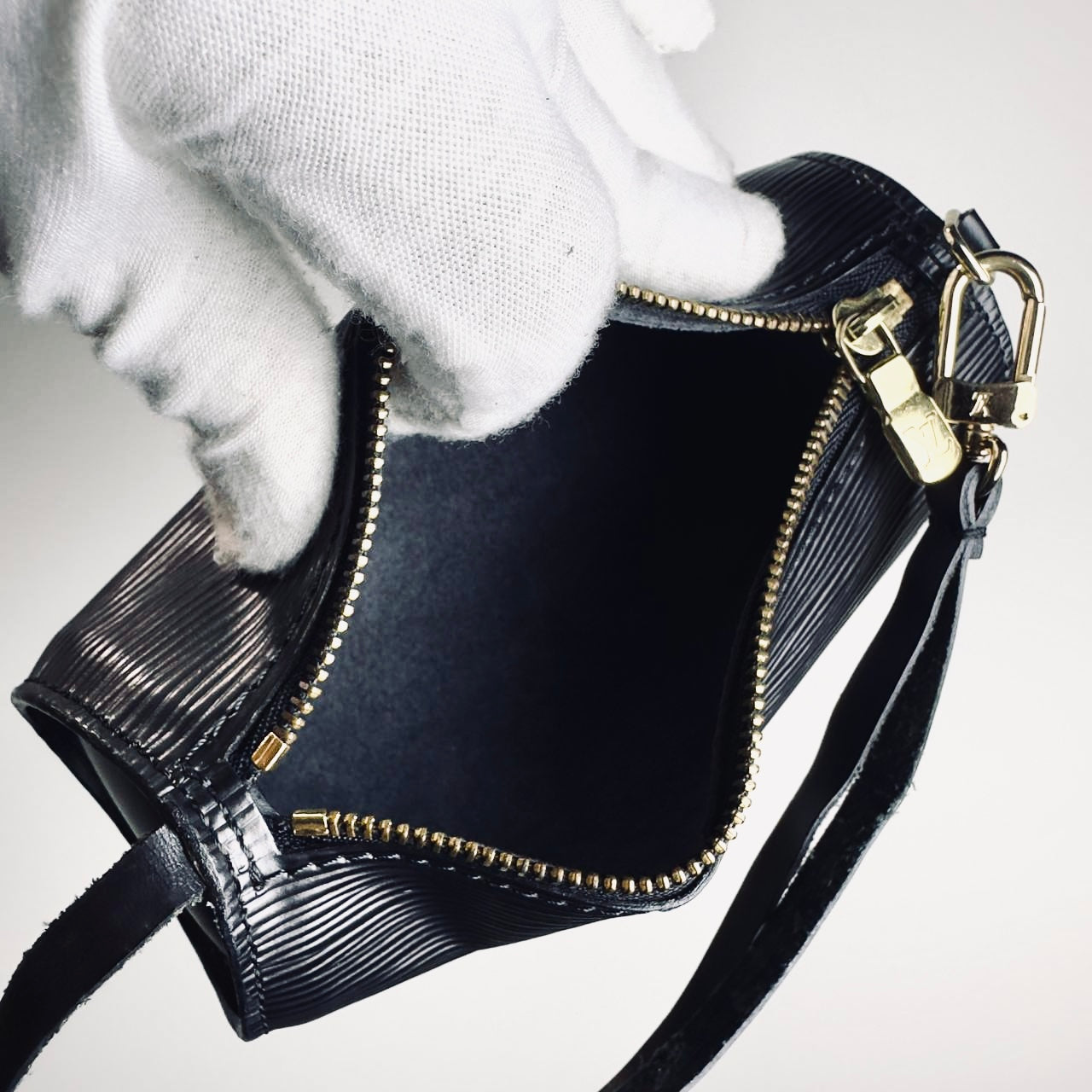 Louis Vuitton LV Black Epi Leather Monogram Logo GHW Papillon Roller Pochette Accessories Accessoires Shoulder Bag