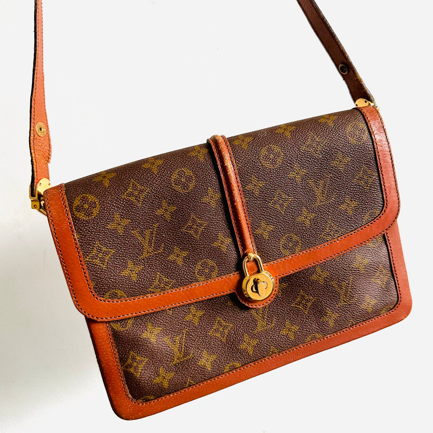 Louis Vuitton LV Passy Monogram Logo GHW Vintage Flap 2-Way Shoulder Sling Bag