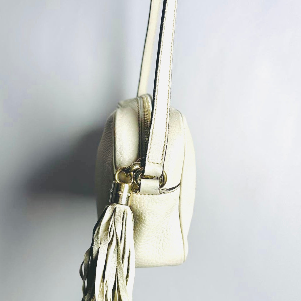 Gucci White GHW Soho Disco GG Logo Calfskin Leather Small Camera Fringe Tassel Shoulder Sling Bag
