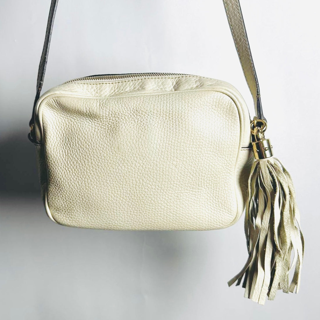 Gucci White GHW Soho Disco GG Logo Calfskin Leather Small Camera Fringe Tassel Shoulder Sling Bag