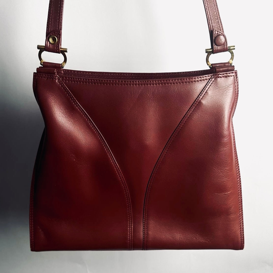 Cartier Must / Mast de Cartier Burgundy Maroon Red GHW Monogram Logo Smooth Leather Shoulder Shopper Tote Bag