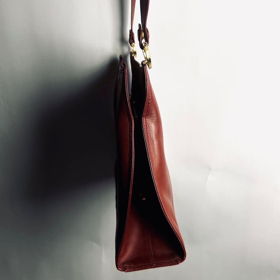 Cartier Must / Mast de Cartier Burgundy Maroon Red GHW Monogram Logo Smooth Leather Shoulder Shopper Tote Bag