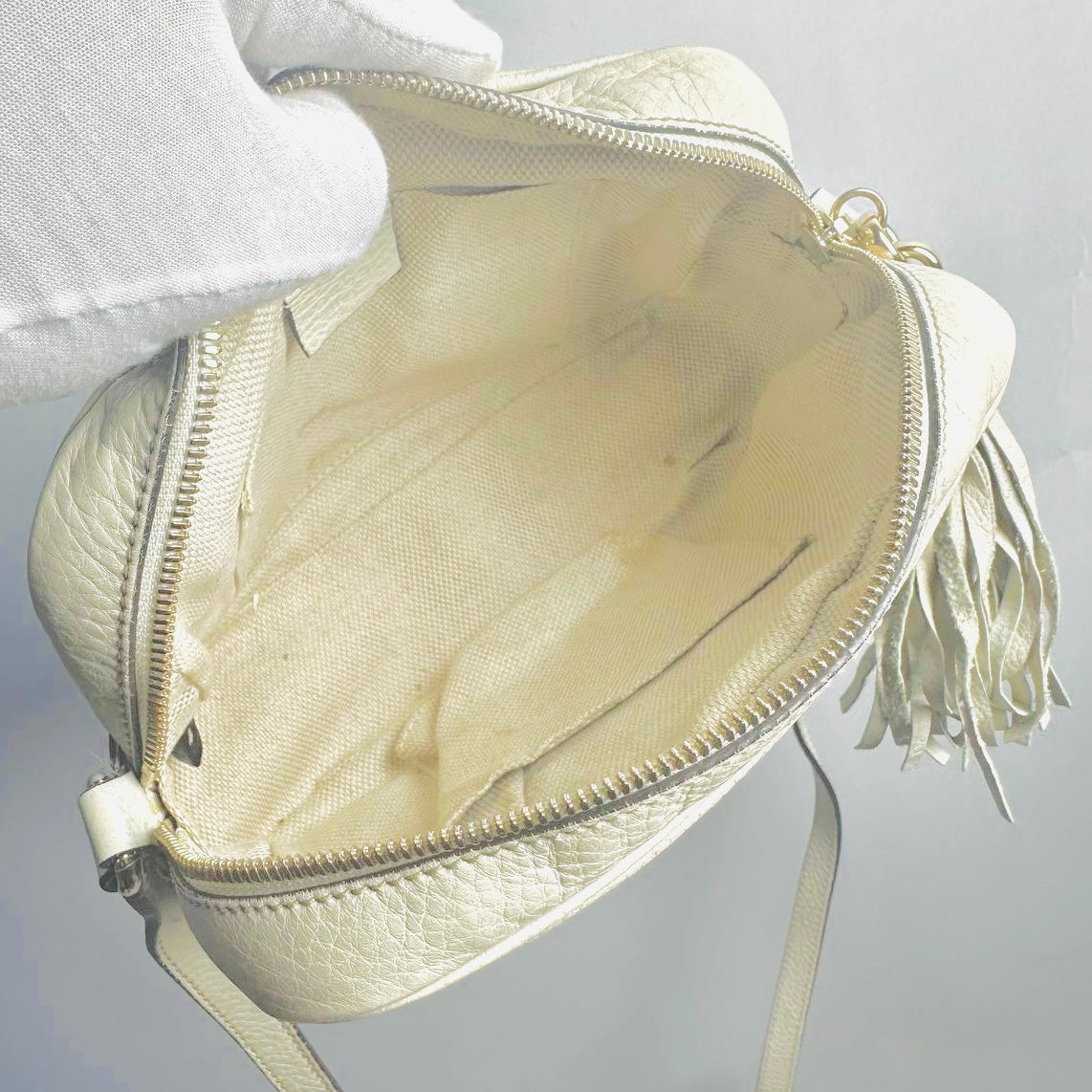 Gucci White GHW Soho Disco GG Logo Calfskin Leather Small Camera Fringe Tassel Shoulder Sling Bag