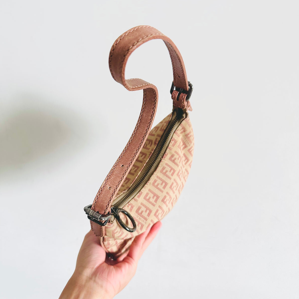 Fendi Pink Zucca FF Logo Monogram Saddle Hobo Baguette Pochette Should – Valuxre
