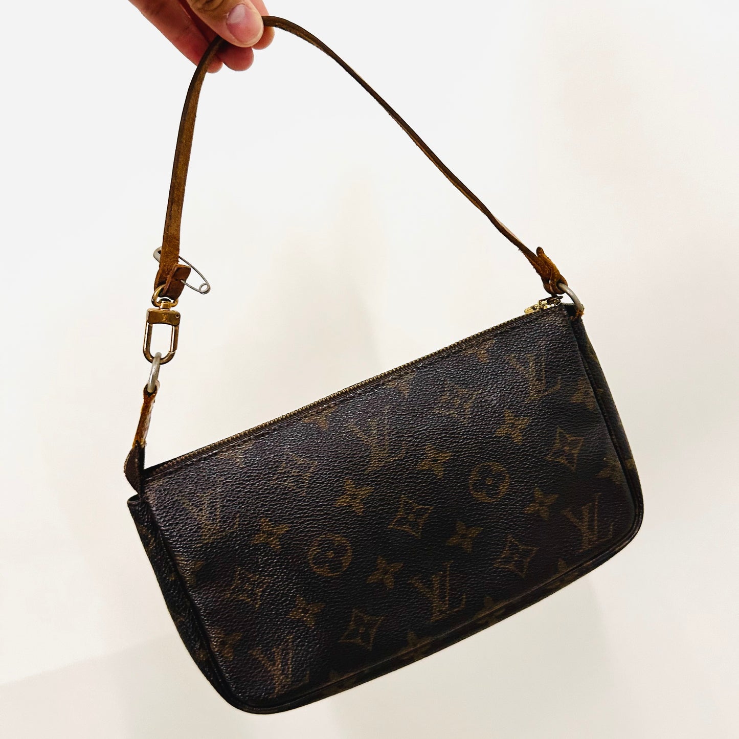 Louis Vuitton LV Monogram Logo GHW Pochette Accessories Accessoires Shoulder Bag