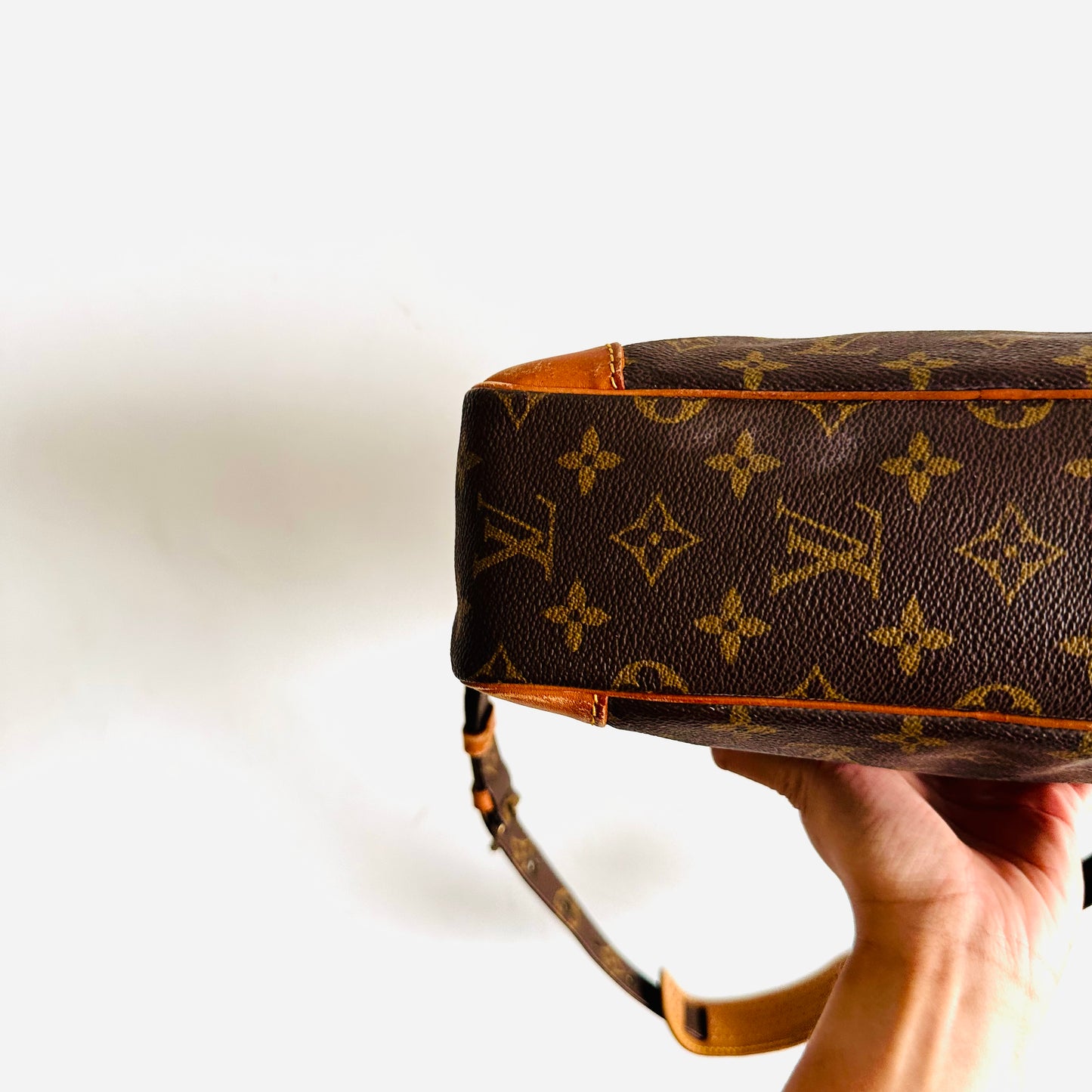 Louis Vuitton LV Cite Reporter Nile Monogram Logo GHW Camera Messenger Shoulder Sling Bag