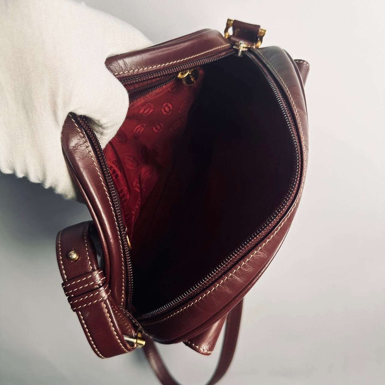 Cartier Must / Mast de Cartier Burgundy Red Maroon GHW Smooth Leather Flap Zip Shoulder Sling Bag