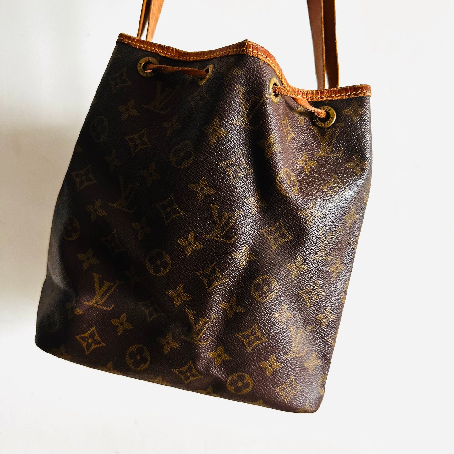 Louis Vuitton LV Bucket Petit Noe Monogram Logo GHW Shoulder Sling Vintage Bag
