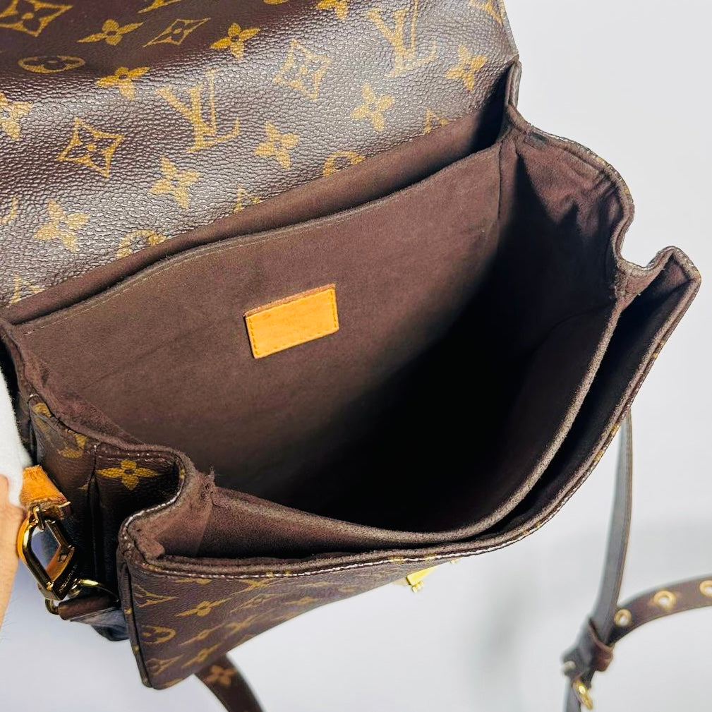 Louis Vuitton LV Pochette Metis Monogram Logo GHW 2-Way Flap Top Handle Shoulder Sling Bag