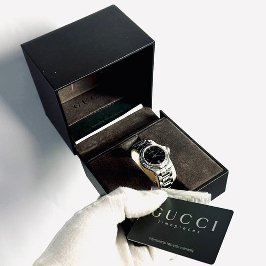 Gucci Black Round Dial Monogram Logo Stainless Steel 26MM 9040L Watch