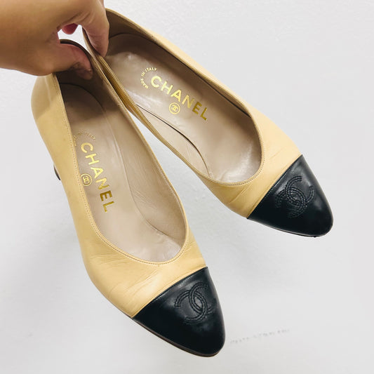 Chanel Two Tone Classic Giant CC Logo Beige / Black Lambskin Leather Closed Toe Bow Ballet Ballerina Block Mules Heels Pumps Shoes