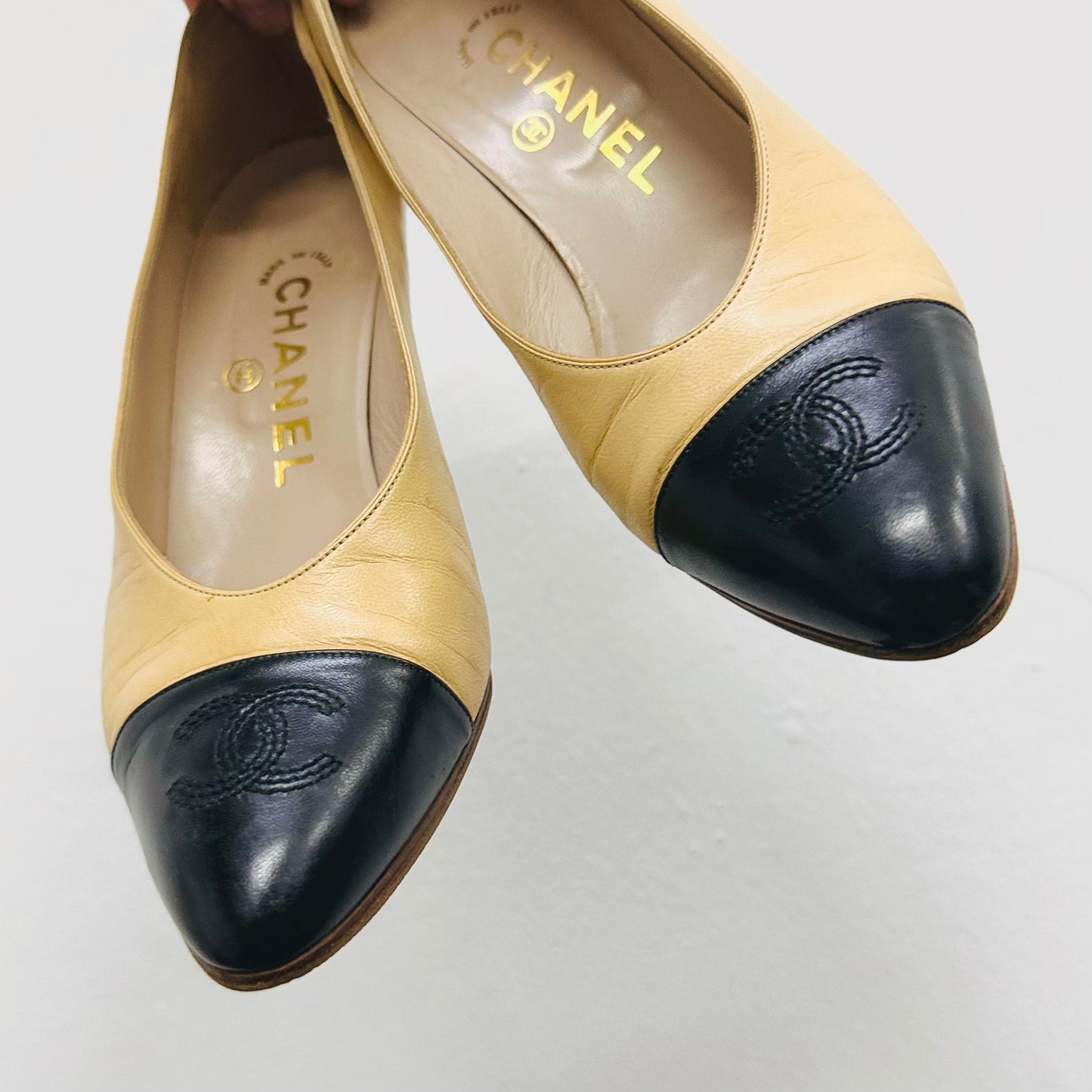 Chanel Two Tone Classic Giant CC Logo Beige / Black Lambskin Leather Closed Toe Bow Ballet Ballerina Block Mules Heels Pumps Shoes