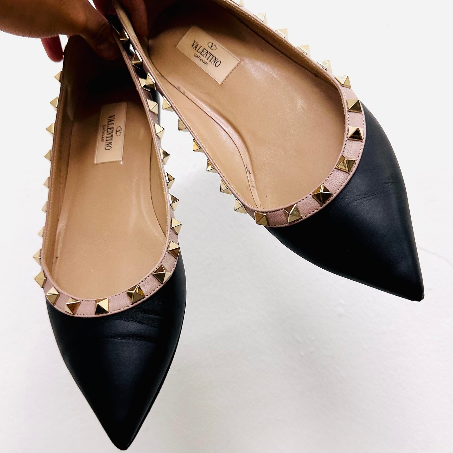 Valentino Garavani Black / Mauve Pink Rockstud Embellished Smooth Leather Pointed Toe Ballet Ballerina Flats Shoes